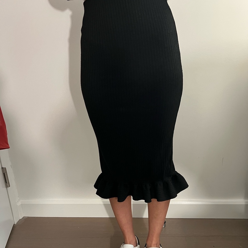 Urban Outfitters Black Ribbed Ruffled Midi Skirt Stretchy - Picture 2 of 4